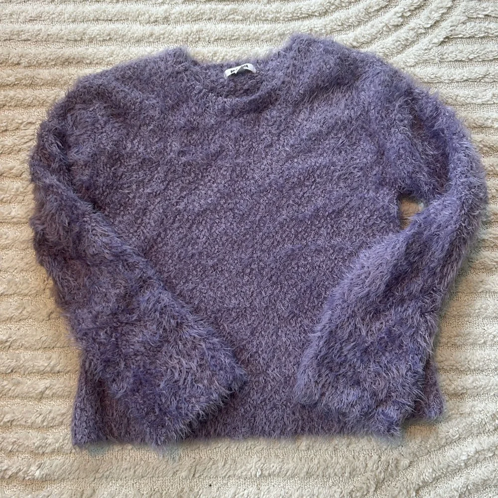 BB DAKOTA fuzzy lilac sweater - Picture 1 of 3